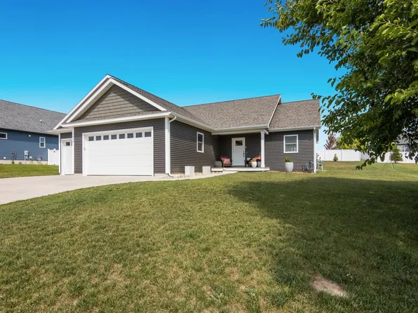 5314 Ravenhurst Dr, Traverse City, MI 49684