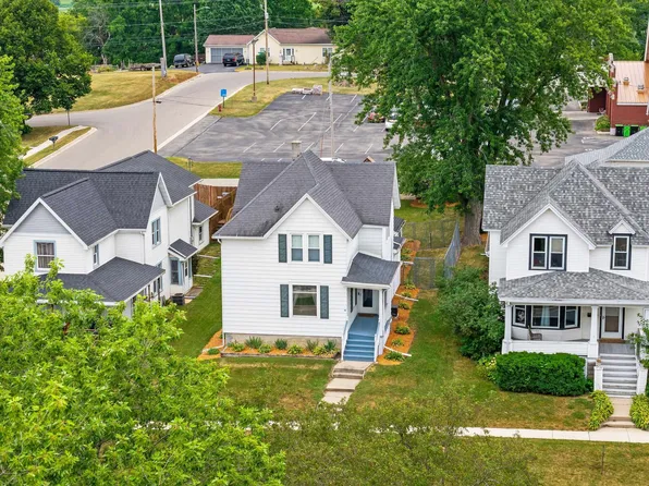 250 N Bridge St, Markesan, WI 53946