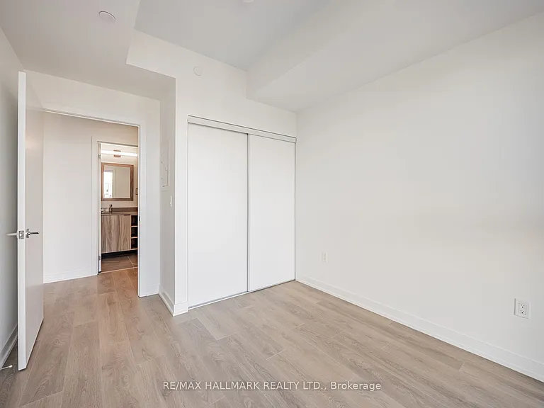 1037 The Queensway #720 — Photo 20