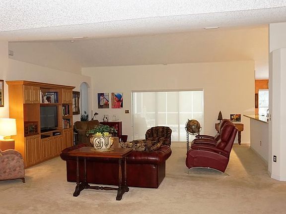 3rd image of 51 Ryberry Dr