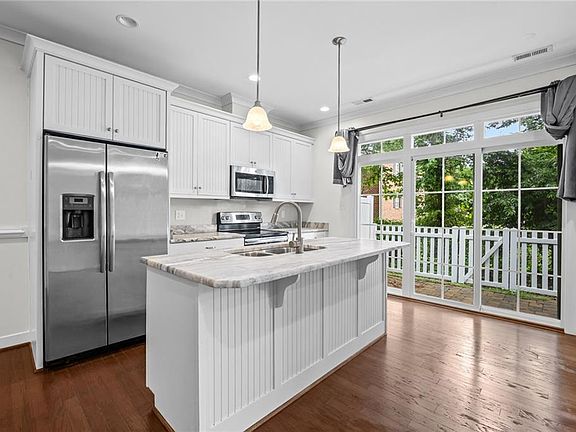 5th image of 6 Village Park Ln