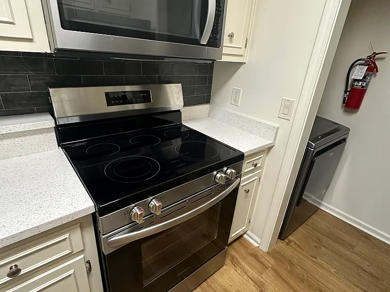 2905 Burch Ave #8 — Photo 30