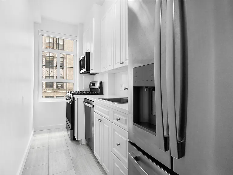 241 Central Park W #8B — Photo 4