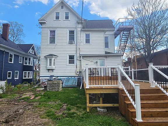 23rd image of 126 E 4th St