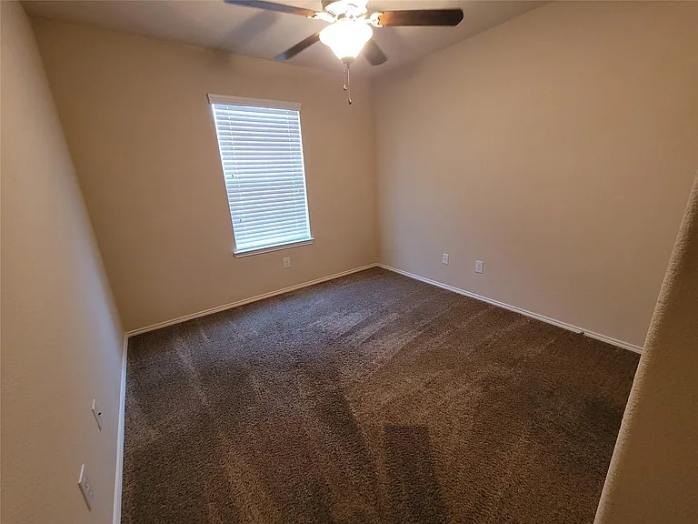 8913 Eastwood Ave — Photo 17