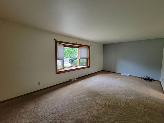 3rd image of 1004 Honey Creek Rd