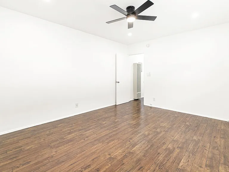 11618 Gorham Ave — Photo 14