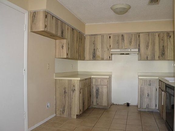 3rd image of 1226 Mackeral Ave