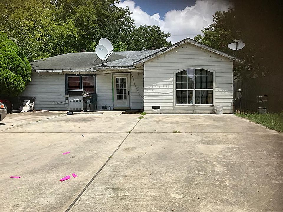 1st image of 3213 Rosemary Ln