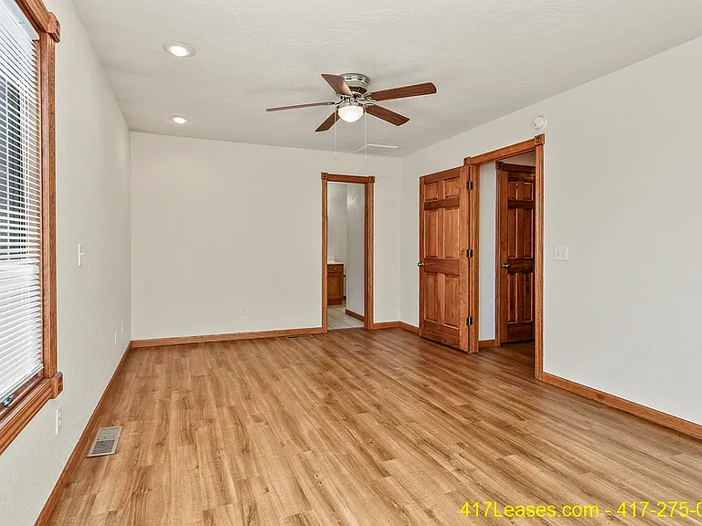 1261 E Lakewood St — Photo 20