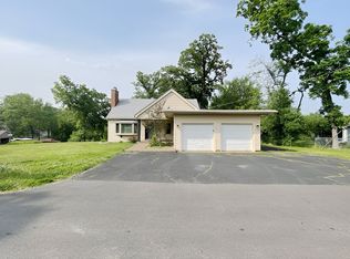 134 Hickory Rd, Lake In The Hills, IL 60156
