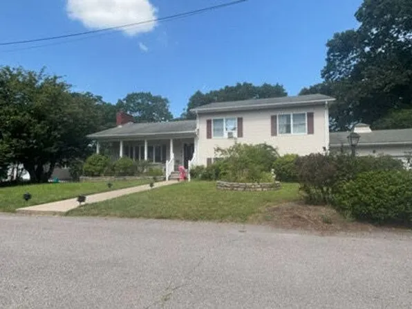 226 Hilton Rd, Warwick, RI 02889