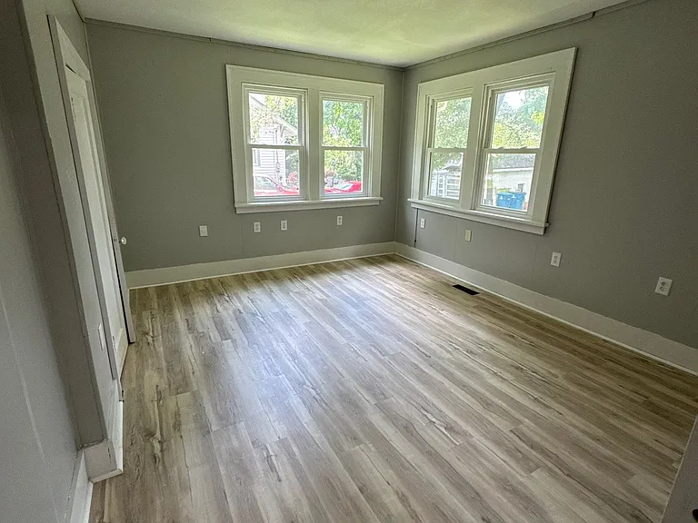 45 Beacon Ave — Photo 11