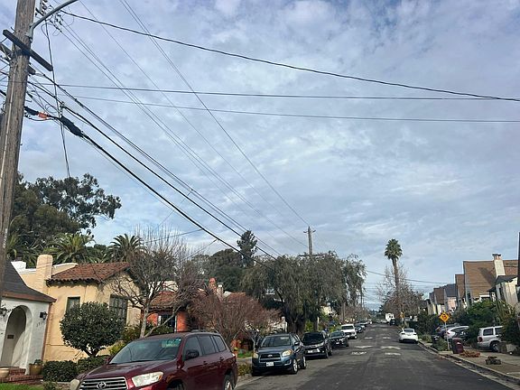 5th image of 3135 Sheffield Ave