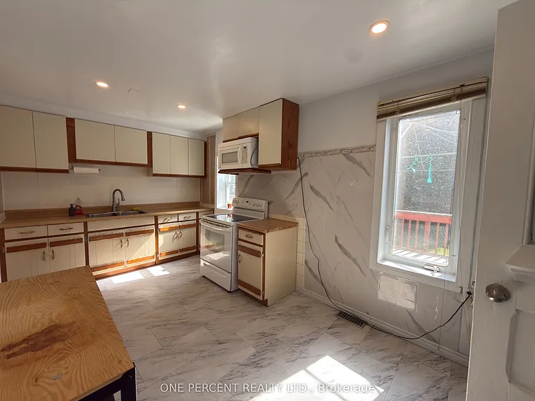 5082 Saint Lawrence Ave — Photo 11
