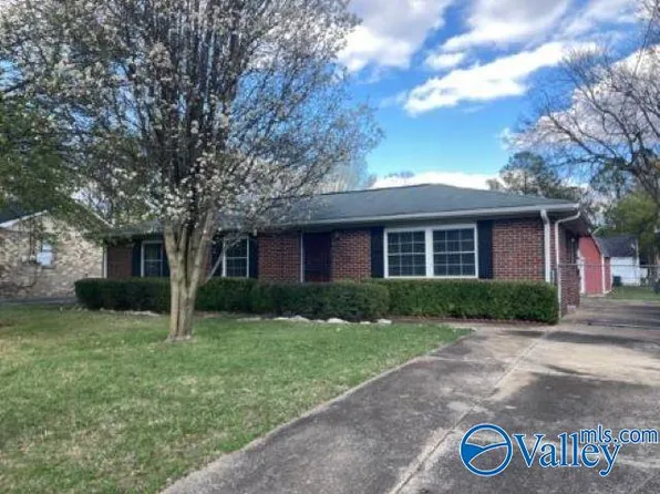2406 Yorkshire Dr SW, Huntsville, AL 35803