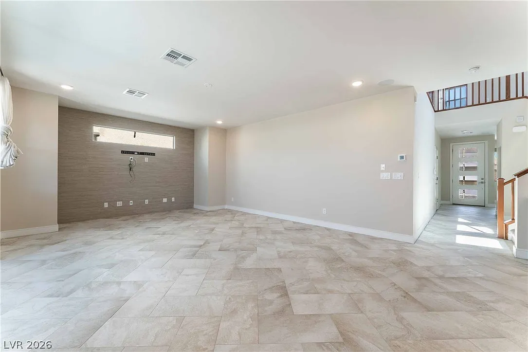 3 bed, 2.5 bath, 2415 sqft, $2,600 — Photo 4