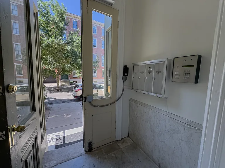1919 Mount Vernon St #1F — Photo 15