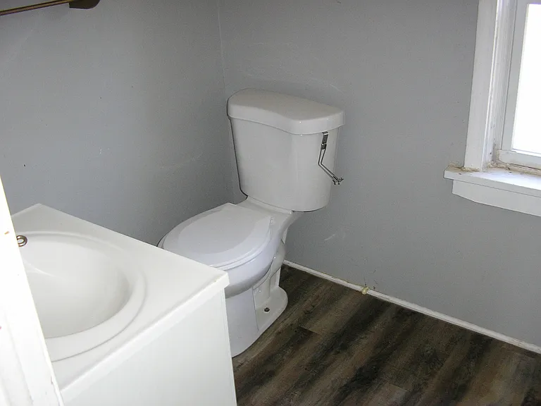 628 Woodford Ave — Photo 19