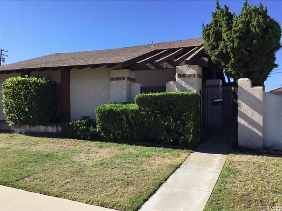 732 E Fairway Dr