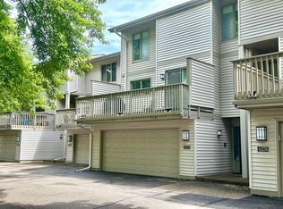 6272 Sandpiper Ct, Edina, MN 55436