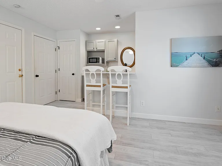 3350 Club Villas Dr #806 — Photo 21