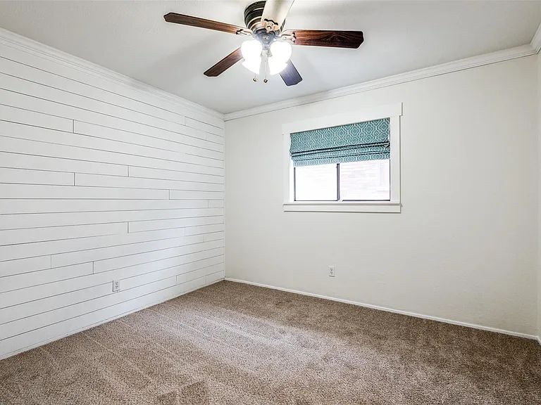 2201 Cottonwood Ln — Photo 17