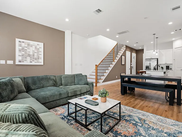2710 Noble St — Photo 13