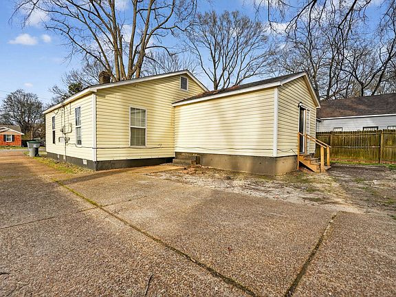 4th image of 3621 Vanuys Rd