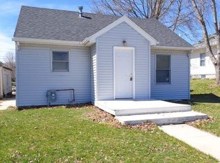 415 4th St SE, Hampton, IA 50441