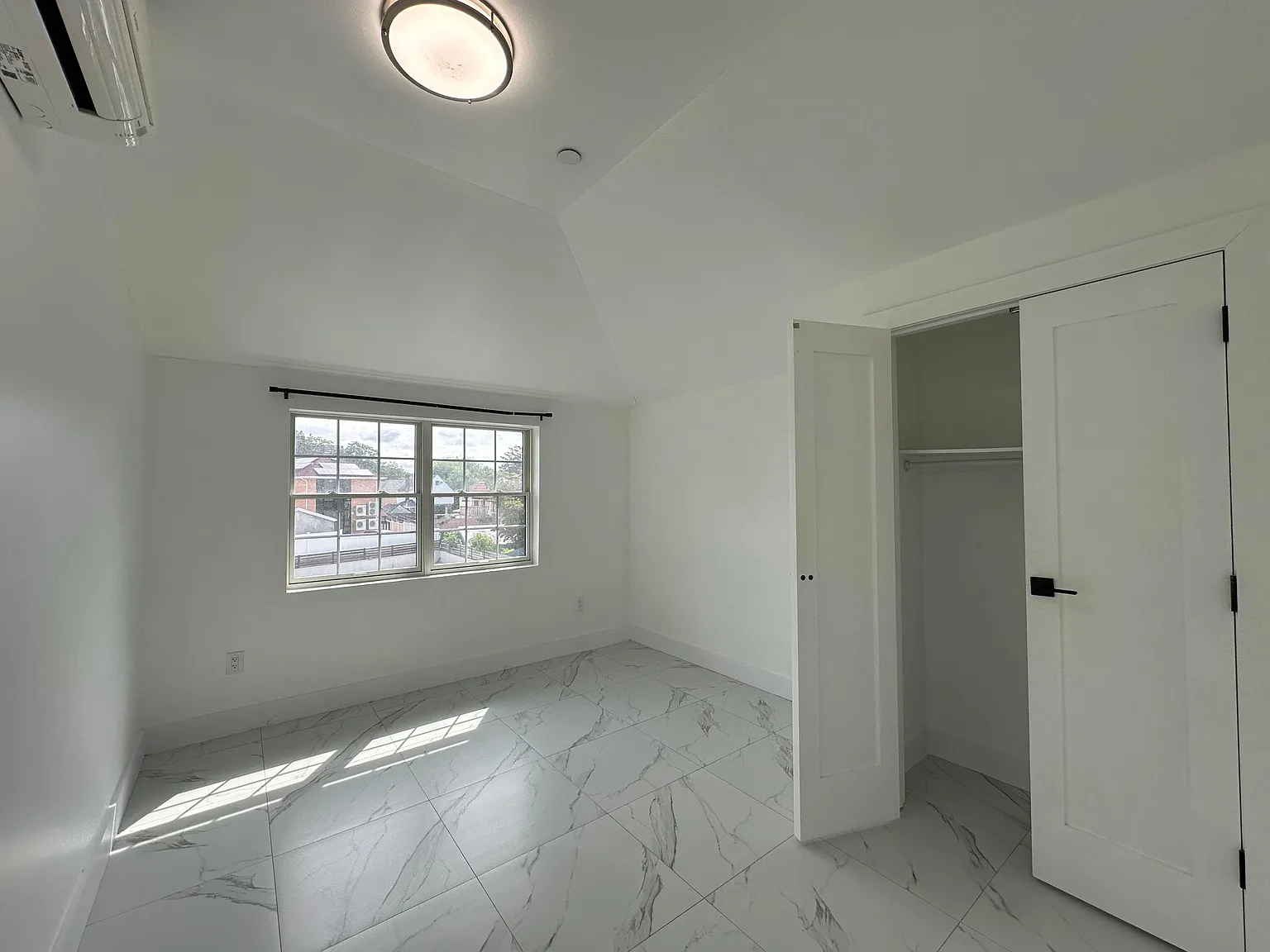 61XX Utopia Pkwy — Photo 4
