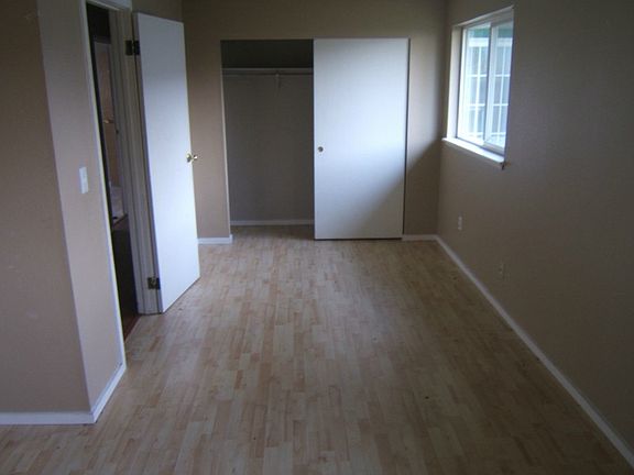 4th image of 1519 S 93rd St