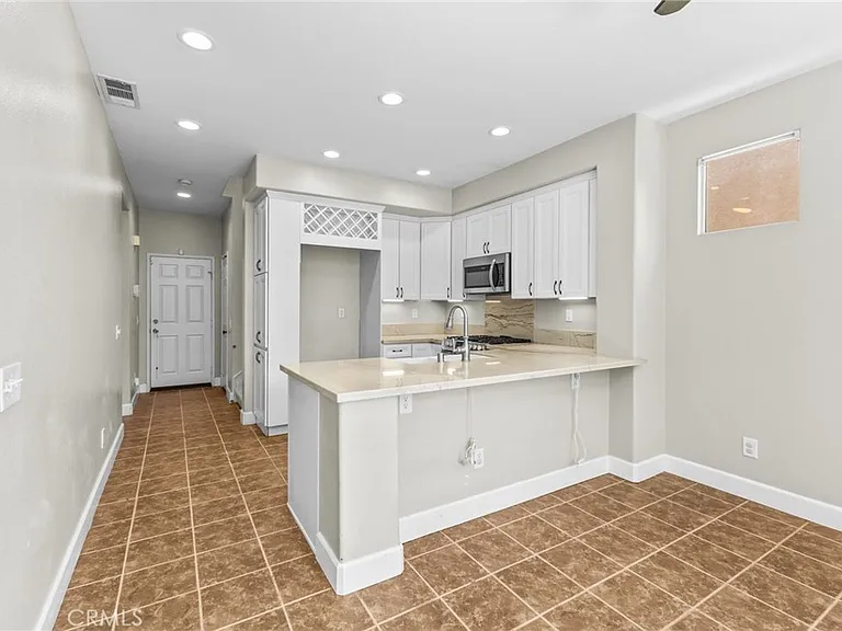 28403 Ravenna St — Photo 10