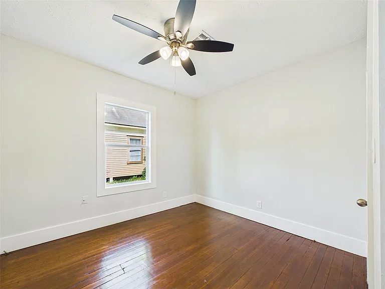 314 W Sidnor St — Photo 23