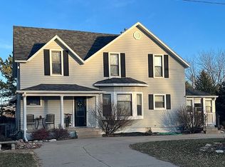 417 N 16th St, Geneva, NE 68361