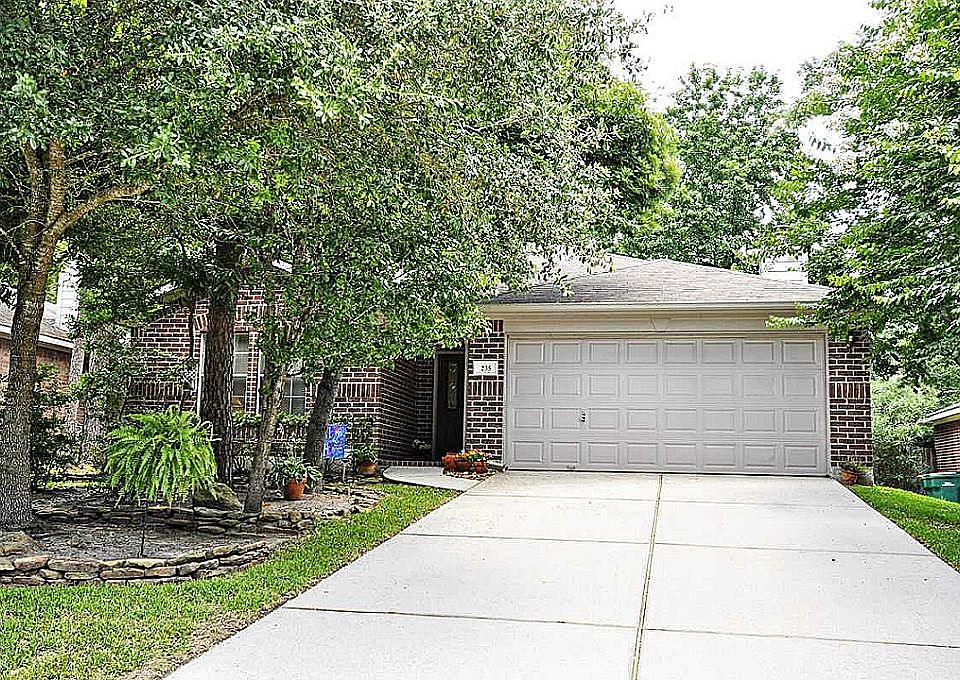 Welcome to 235 W. Misty Dawn Dr. located in The Woodlands.