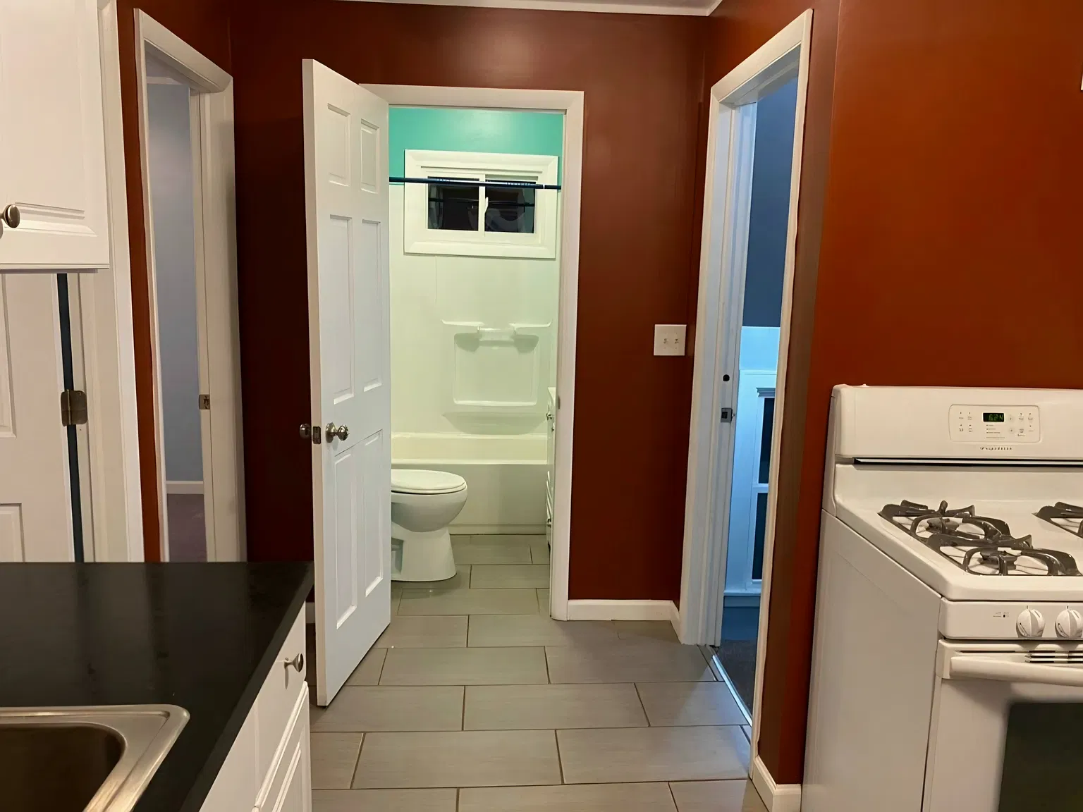 2 bed, 800 sqft, $1,300 — Photo 2