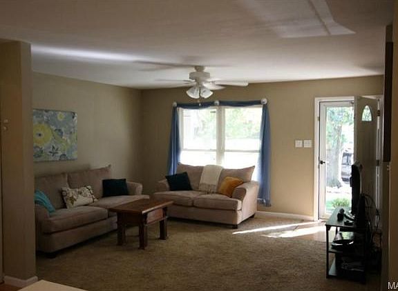 2nd image of 1215 Derbyshire Dr