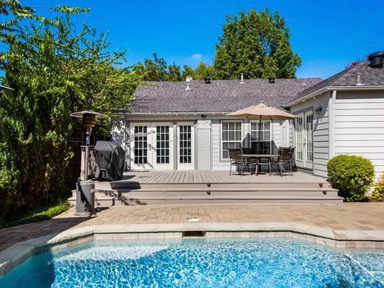 5330 McCommas Blvd — Photo 2