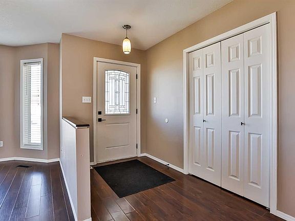 4th image of 73 Mount Rundle Blvd W
