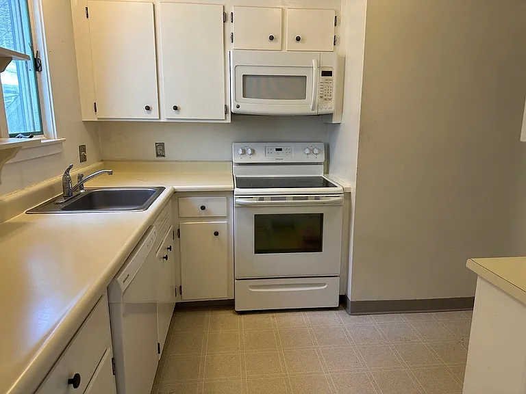 1 Pine St #C-32 — Photo 9
