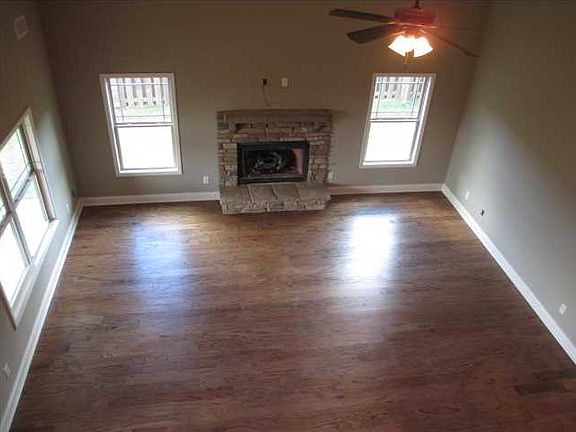 4th image of 73 Travertine Dr
