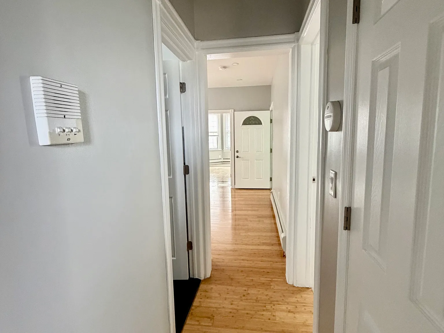 7 bed, 1600 sqft, $2,800 — Photo 2