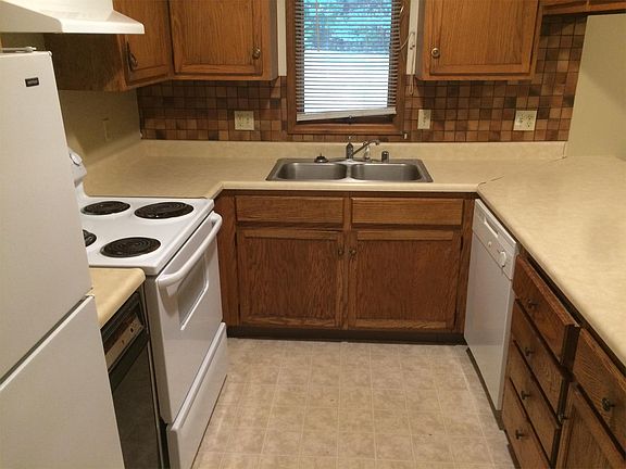 2nd image of 1655 Foxhaven Dr APT 103