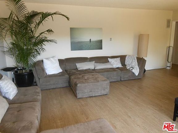 2nd image of 22347 Pacific Coast Hwy APT 1