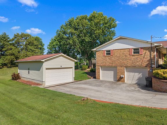 3rd image of 4590 Brockland Dr