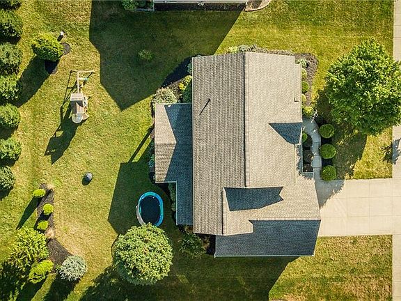 5th image of 611 Hawthorn Dr