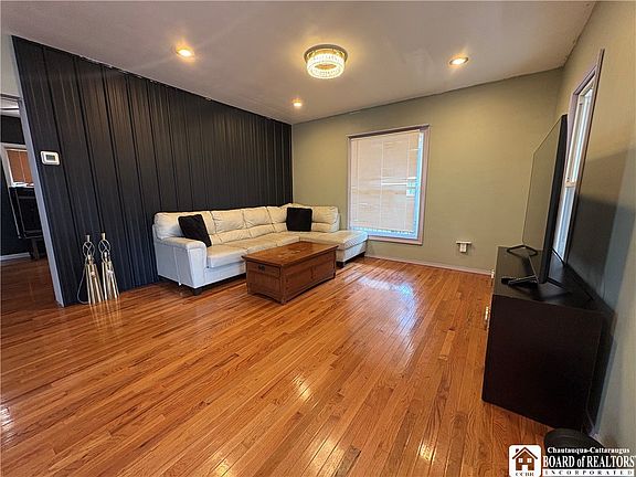 5th image of 405 N 11th St