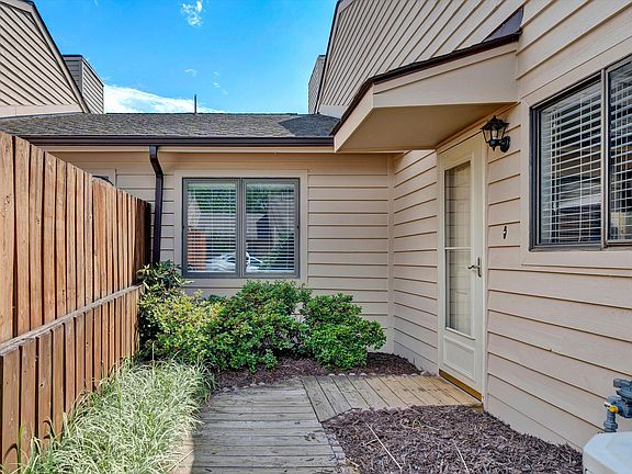 4th image of 411 Windward Dr SW #411