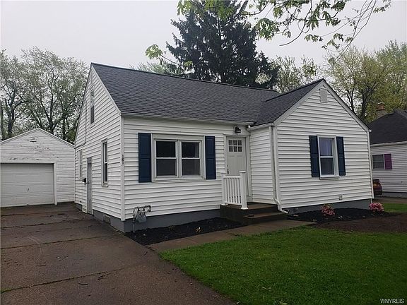 3rd image of 161 Huxley Dr
